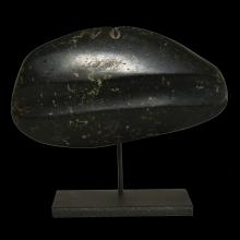 Amulette-pendentif en pierre noire